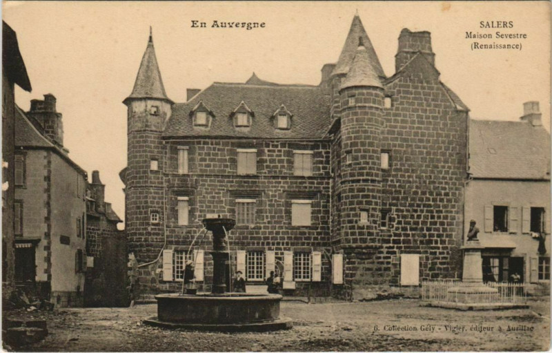 Carte postale ancienne Salers Maison Sevestre France à Salers