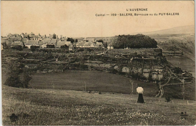 Carte postale ancienne Salers Barrouze vu du Puy-Salers France à Salers