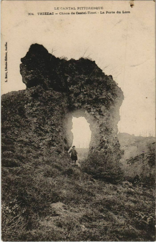 Carte postale ancienne Thiezac Chaos de Castel-Tinet France à Thiézac
