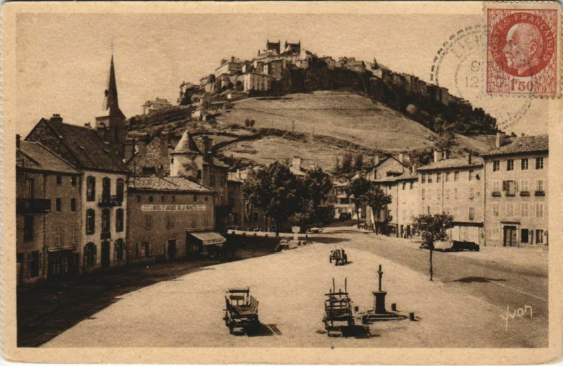 Carte postale ancienne Saint-Flour La ville vue du faubourg France à Saint-Flour