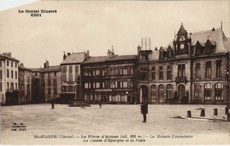Carte postale ancienne Saint-Flour La Place d'Armes France à Saint-Flour