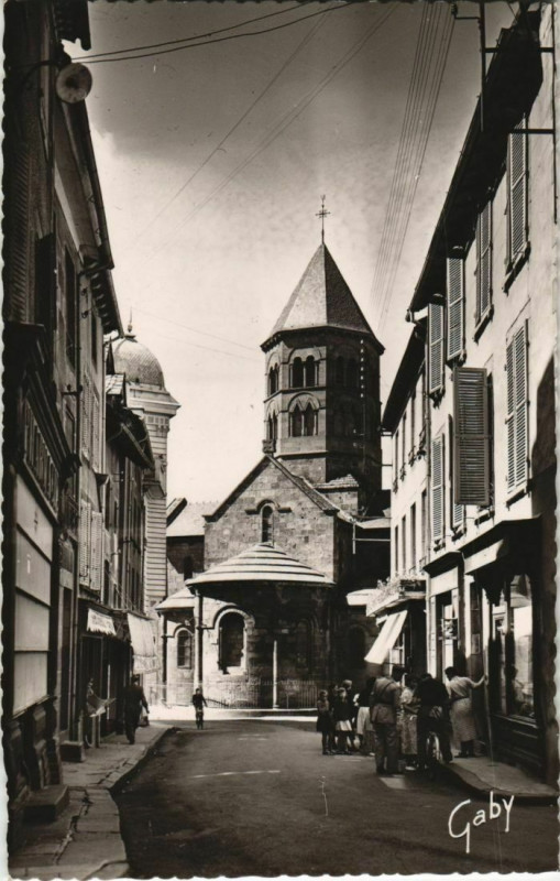 Carte postale ancienne Mauriac Vue sur la Basilique Notre-Dame France à Mauriac