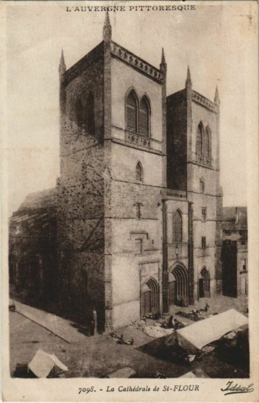 Carte postale ancienne Saint-Flour La Cathedrale France à Saint-Flour