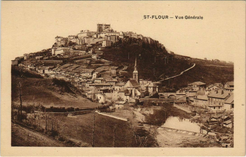 Carte postale ancienne Saint-Flour Vue Generale France à Saint-Flour