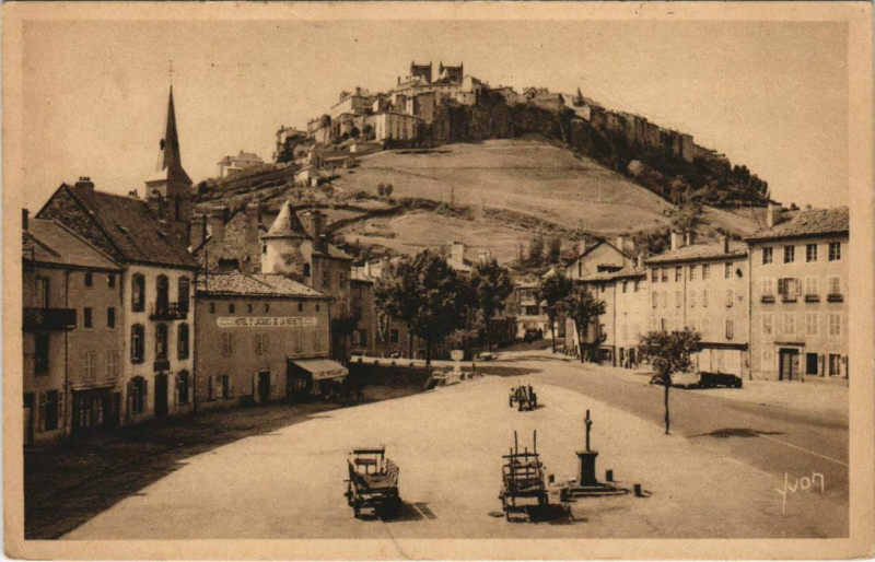 Carte postale ancienne Saint-Flour La ville vue du faubourg France à Saint-Flour