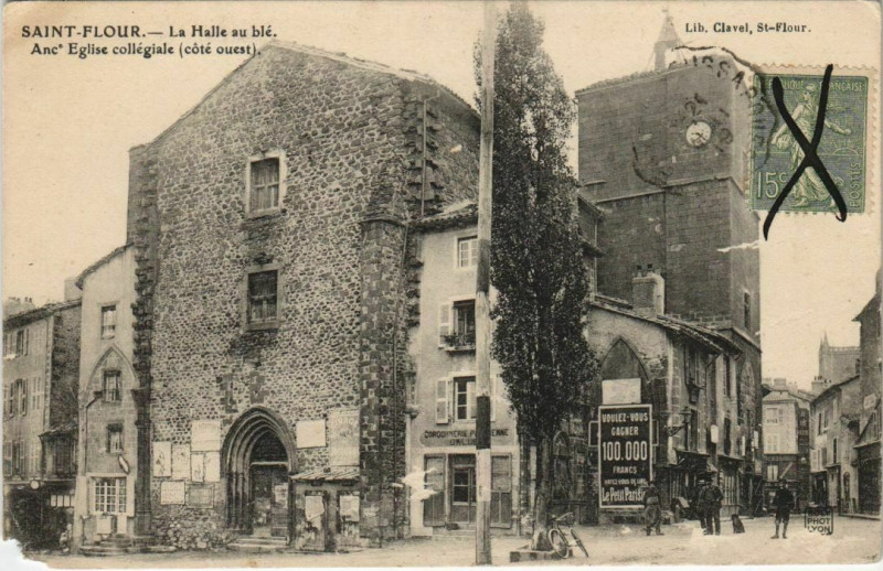 Carte postale ancienne Saint-Flour La Halle au ble France à Saint-Flour