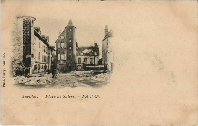 Carte postale ancienne Aurillac Place de Salers France à Aurillac
