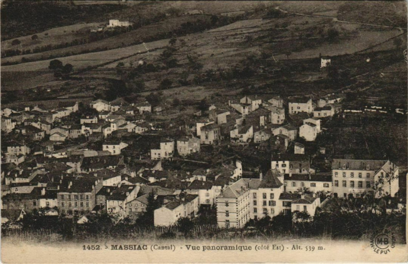 Carte postale ancienne Massiac vue panoramique France à Massiac