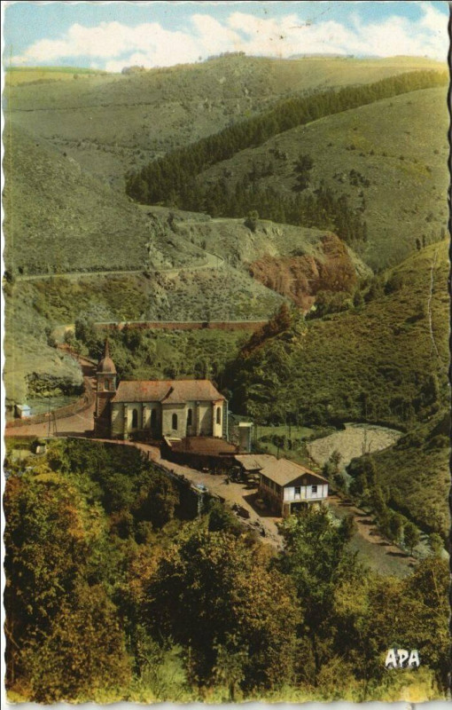 Carte postale ancienne Chaudesaigues Chapelle N.-D. De Pitie France