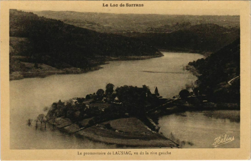 Carte postale ancienne Le Lac de Sarrans ,Le promontoire de Laussac France