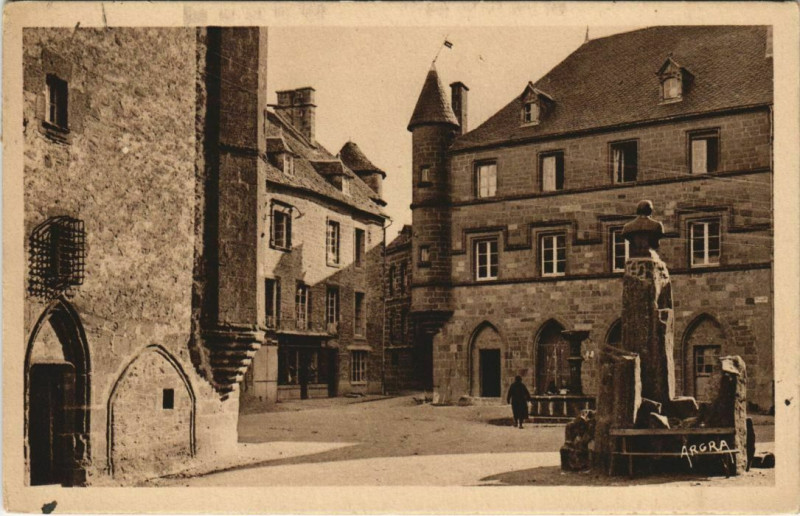 Carte postale ancienne Salers Maison des Flogeac France à Salers