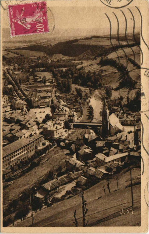 Carte postale ancienne Saint Flour Le Faubourg et les monts de la Mageride France au Fau