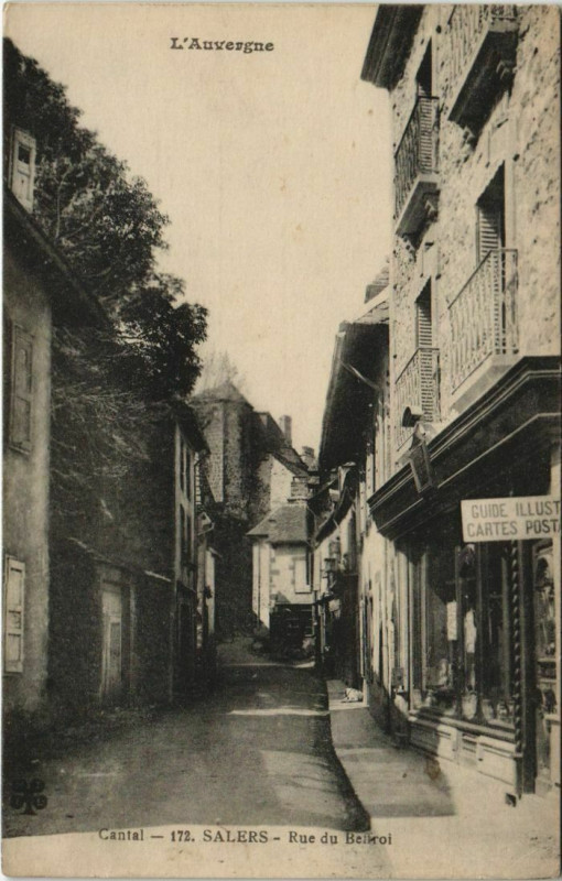 Carte postale ancienne Salers Rue du Beffroi France à Salers