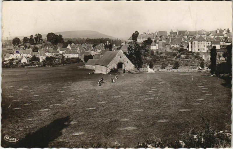 Carte postale ancienne Salers vue generale France à Salers