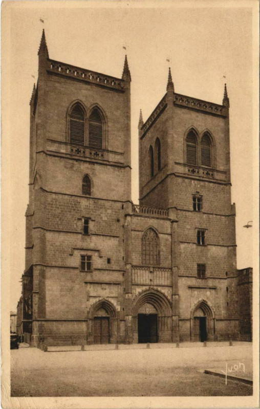 Carte postale ancienne Saint Flour La Cathedrale France à Saint-Flour