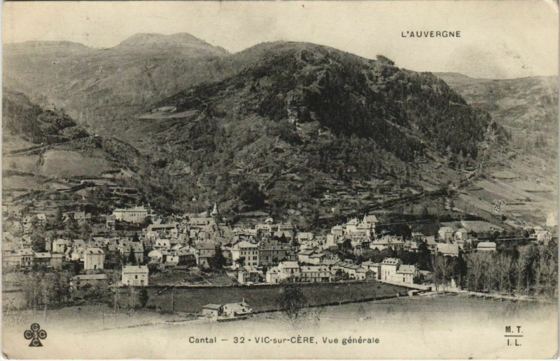 Carte postale ancienne Vic sur Cere vue generale France