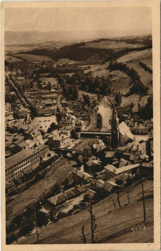 Carte postale ancienne Saint Flour Le faubourg et les monts de la Margeride France au Fau