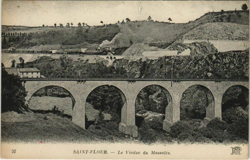 Carte postale ancienne Saint Flour Viaduc du Massales France à Saint-Flour
