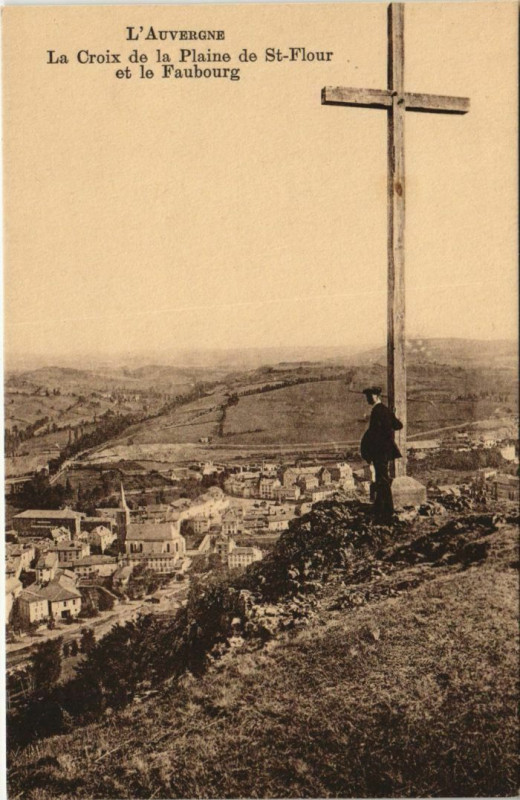 Carte postale ancienne Croix de la Plaine de Saint-Flour et le Faubourg France au Fau