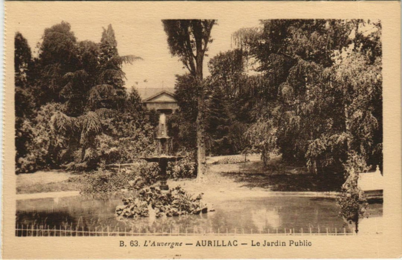 Carte postale ancienne Aurillac Le Jardin Public France à Aurillac