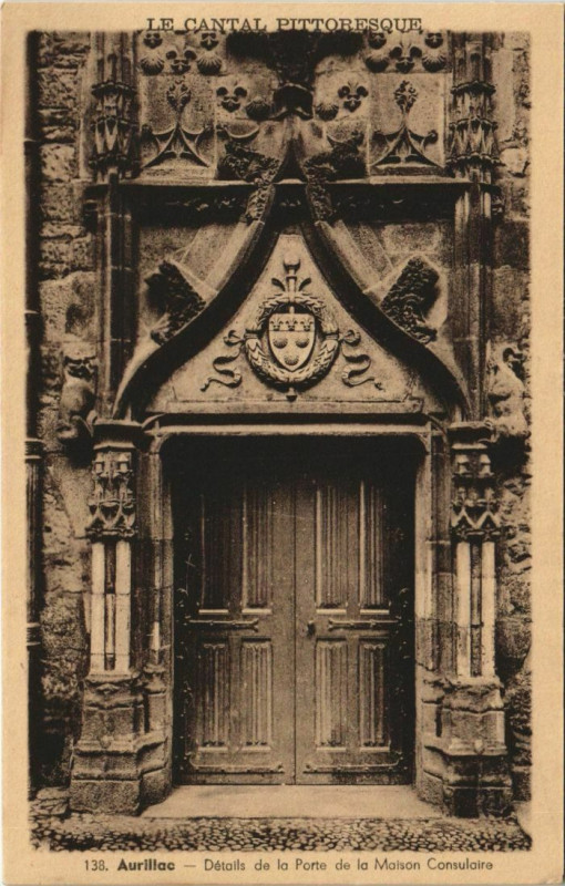Carte postale ancienne Aurillac Details de la Porte de la Maison Consulaire France à Aurillac