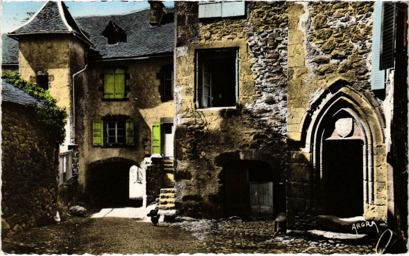 Carte postale ancienne Vieilles demeures eur des lempliers Cantal