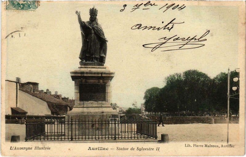 Carte postale ancienne Aurillac statue de Sylvestre Ii Cantal à Aurillac