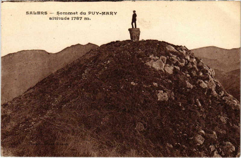 Carte postale ancienne Salers Sommet du Puy Mary Cantal à Salers