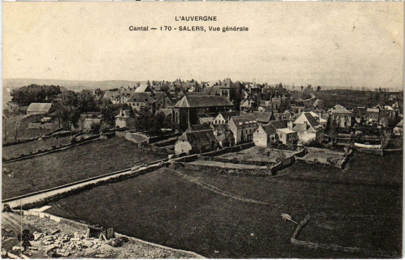 Carte postale ancienne Salers Vue générale Cantal à Salers