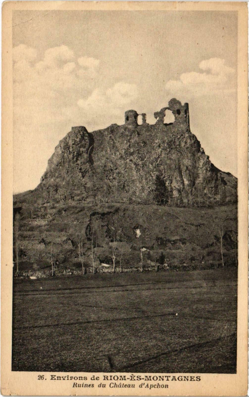 Carte postale ancienne Environs de Riom es Montagnes Cantal