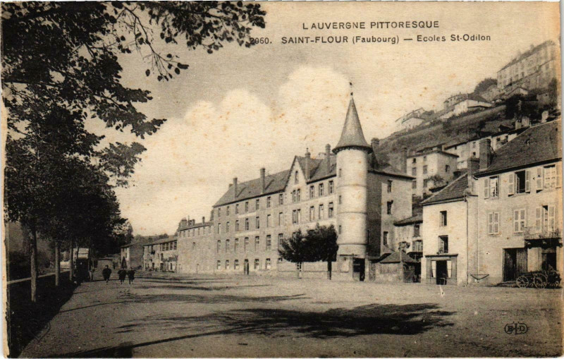 Carte postale ancienne L'Auvergne Pittoresque Saint-Flour Cantal à Saint-Flour