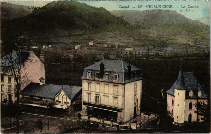 Carte postale ancienne Vic sur Cere Le Casino Cantal