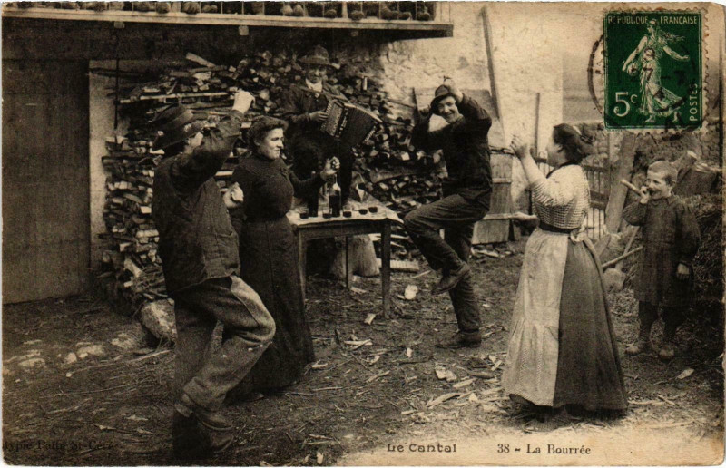 Carte postale ancienne La Bourrée Cantal