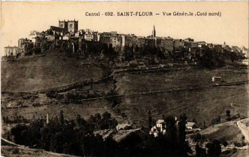 Carte postale ancienne Saint-Flour - Vue générale - Cote Nord à Saint-Flour