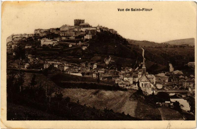 Carte postale ancienne Saint-Flour - Vue de Saint-Flour à Saint-Flour