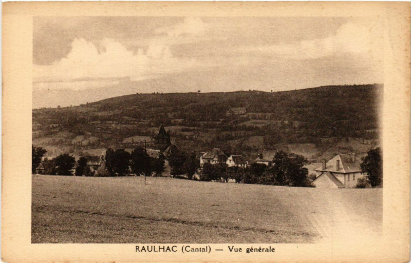 Carte postale ancienne Raulhac - Vue générale à Raulhac