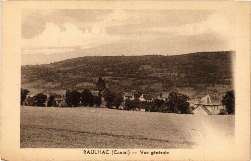 Carte postale ancienne Raulhac - Vue générale à Raulhac