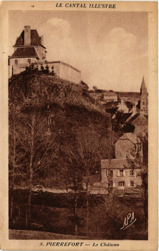 Carte postale ancienne Pierrefort - Le Chateau à Pierrefort
