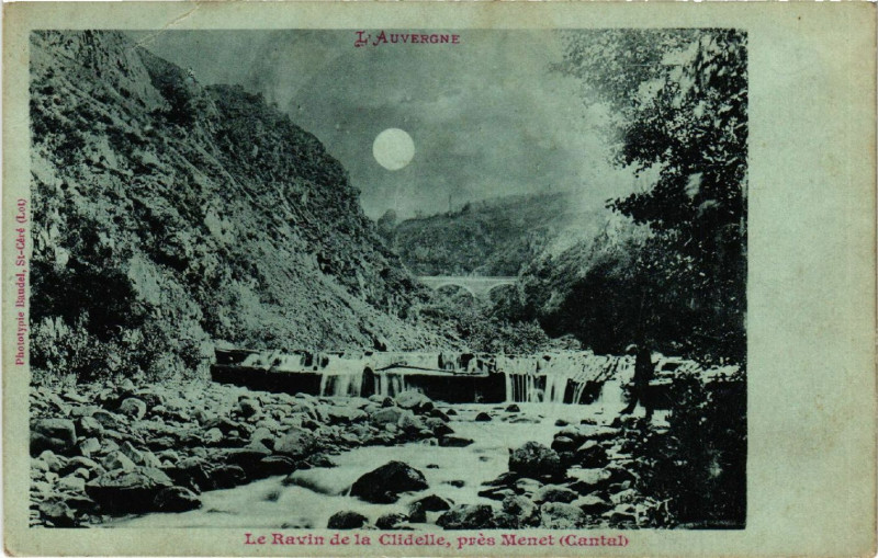 Carte postale ancienne Menet - Le Ravin de la Clidelle - pres Menet à Menet