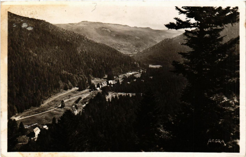 Carte postale ancienne Le Lioran - Vue d'ensemble vers Murat à Murat