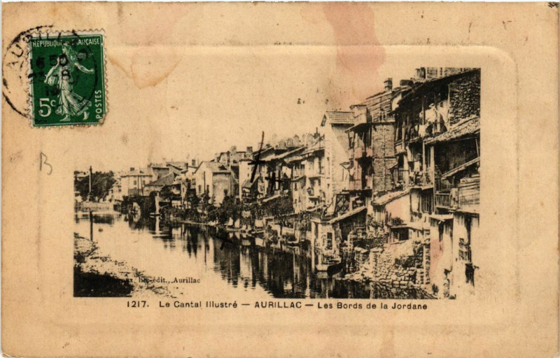 Carte postale ancienne Aurillac - Les Bords de la Jordanne à Aurillac
