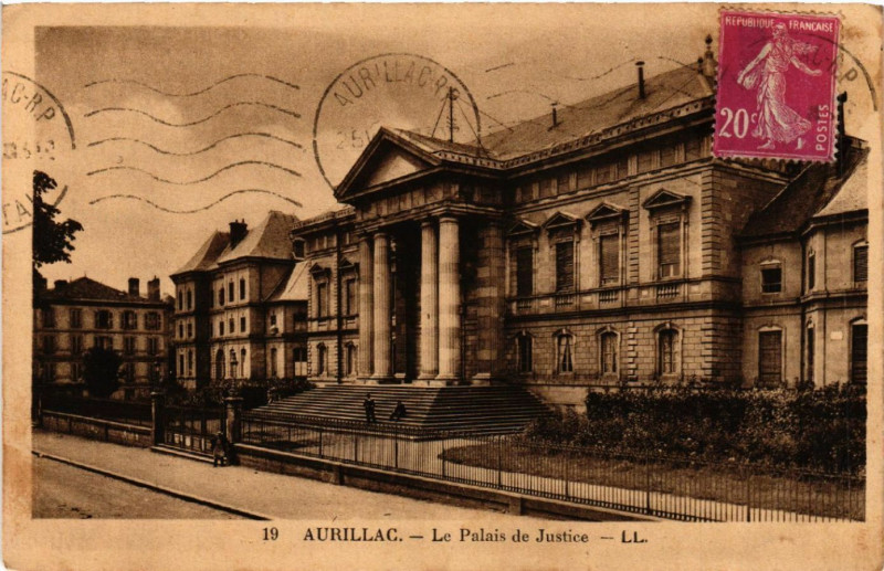 Carte postale ancienne Aurillac - Le Palais de Justice à Aurillac