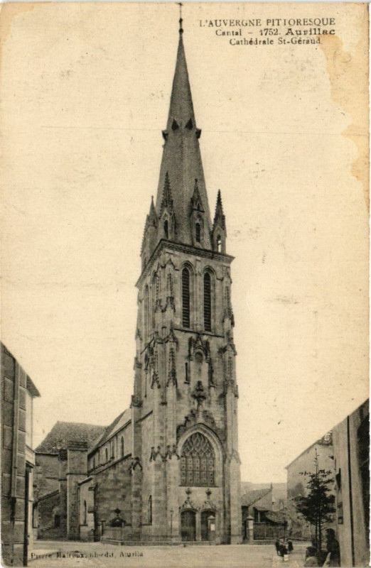 Carte postale ancienne Aurillac - Cathédrale Saint-Géraud à Aurillac