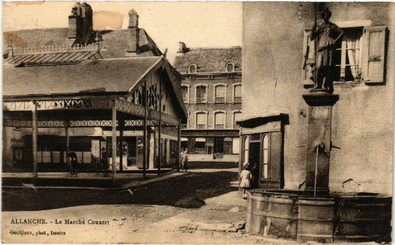 Carte postale ancienne Allanche - Le Marché Couvert à Allanche