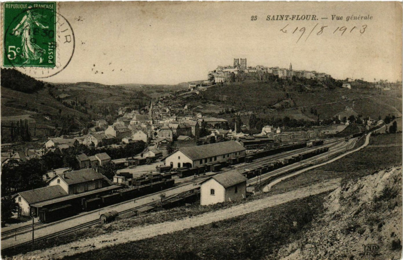 Carte postale ancienne Saint-Flour - Vue générale à Saint-Flour