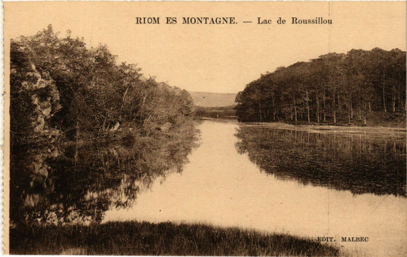 Carte postale ancienne Riom-es-Montagnes - Lac de Roussillou à Riom-ès-Montagnes