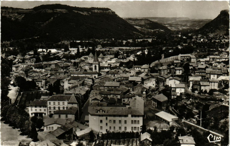 Carte postale ancienne Massiac alt 530 m - Coquette station estivale située .. à Massiac