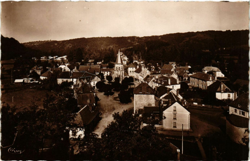 Carte postale ancienne Champs-sur-Tarentaine - Vue générale