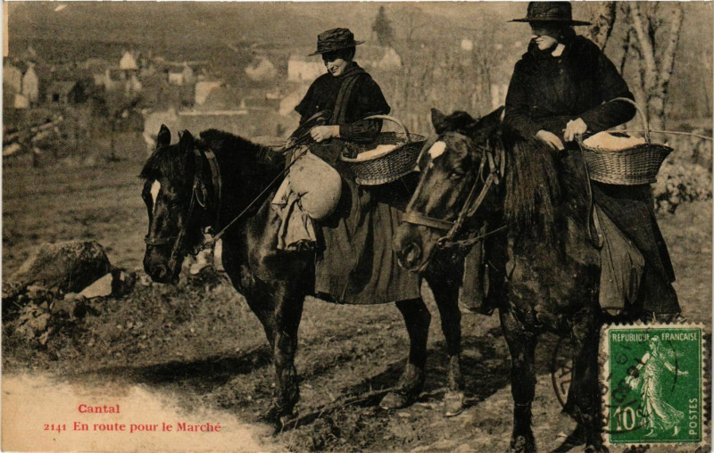 Carte postale ancienne Cantal - En route pour le Marché