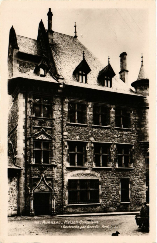 Carte postale ancienne Aurillac - Maison Consulaire (Restaurée par Grandio Arch) à Aurillac